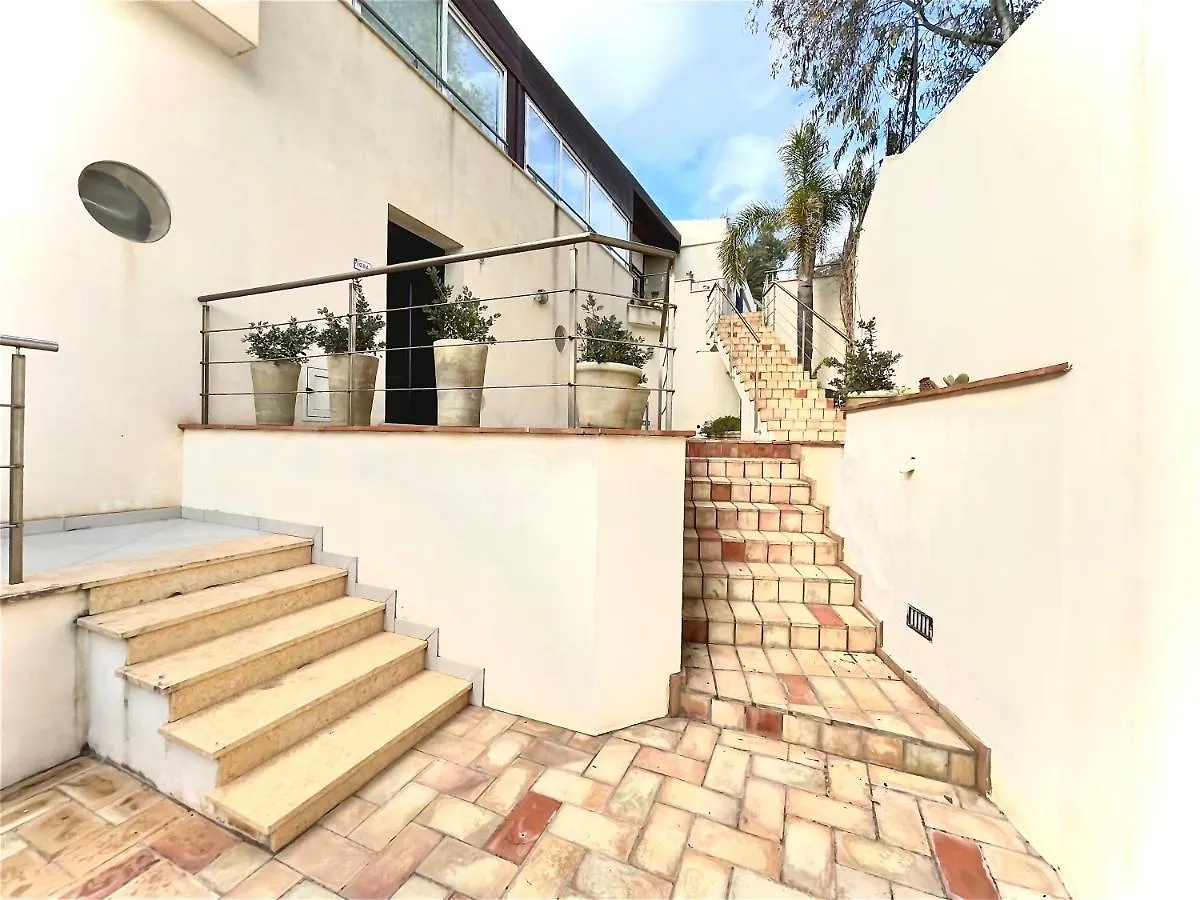 Casa Serra Porto Palo 0*,  Itália